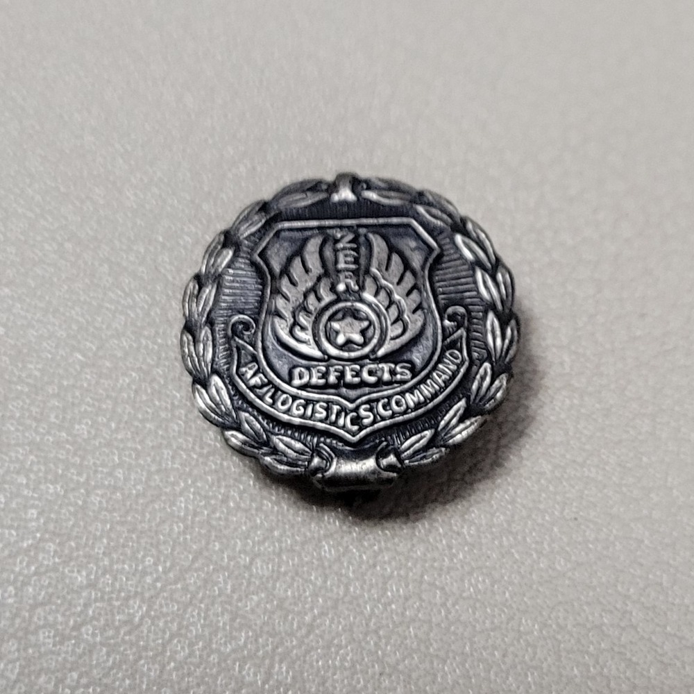 Vintage Unsigned Air Force Logistics Command Zero Defects Pin Military‎